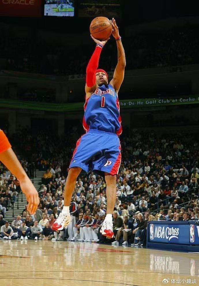 关于底特律活塞训练开放日；赛前远射贴柱引欢呼；全明星赛在即；赛季目标并未改变的信息