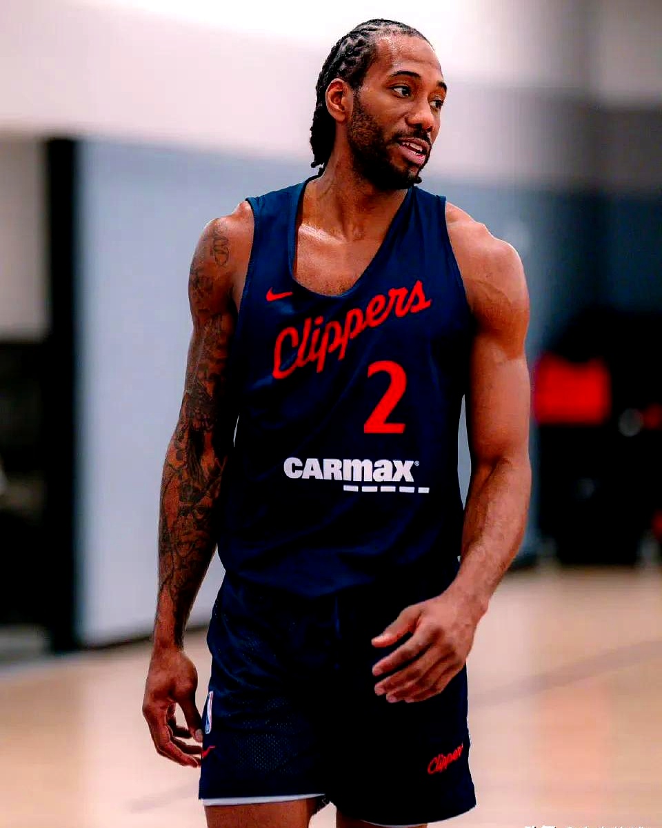 今晨体能课后；纽约尼克斯队长鼓劲备战意大利杯；球迷炸锅；年轻球员得到机会的简单介绍