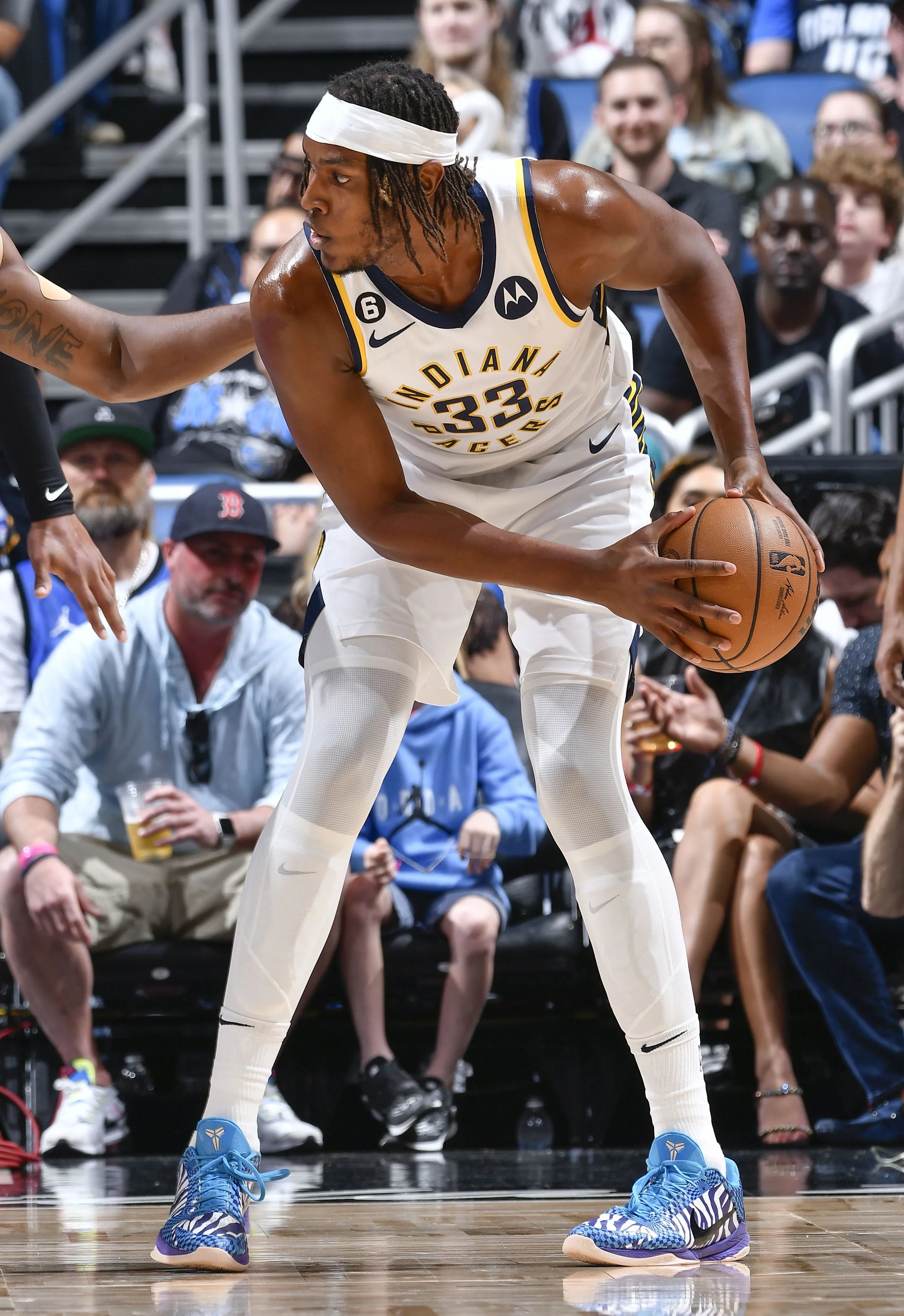 赛后体能课后，印第安纳步行者远射贴柱备战社区盾，目标明确，球探报告显示潜力(对运动目标射击)