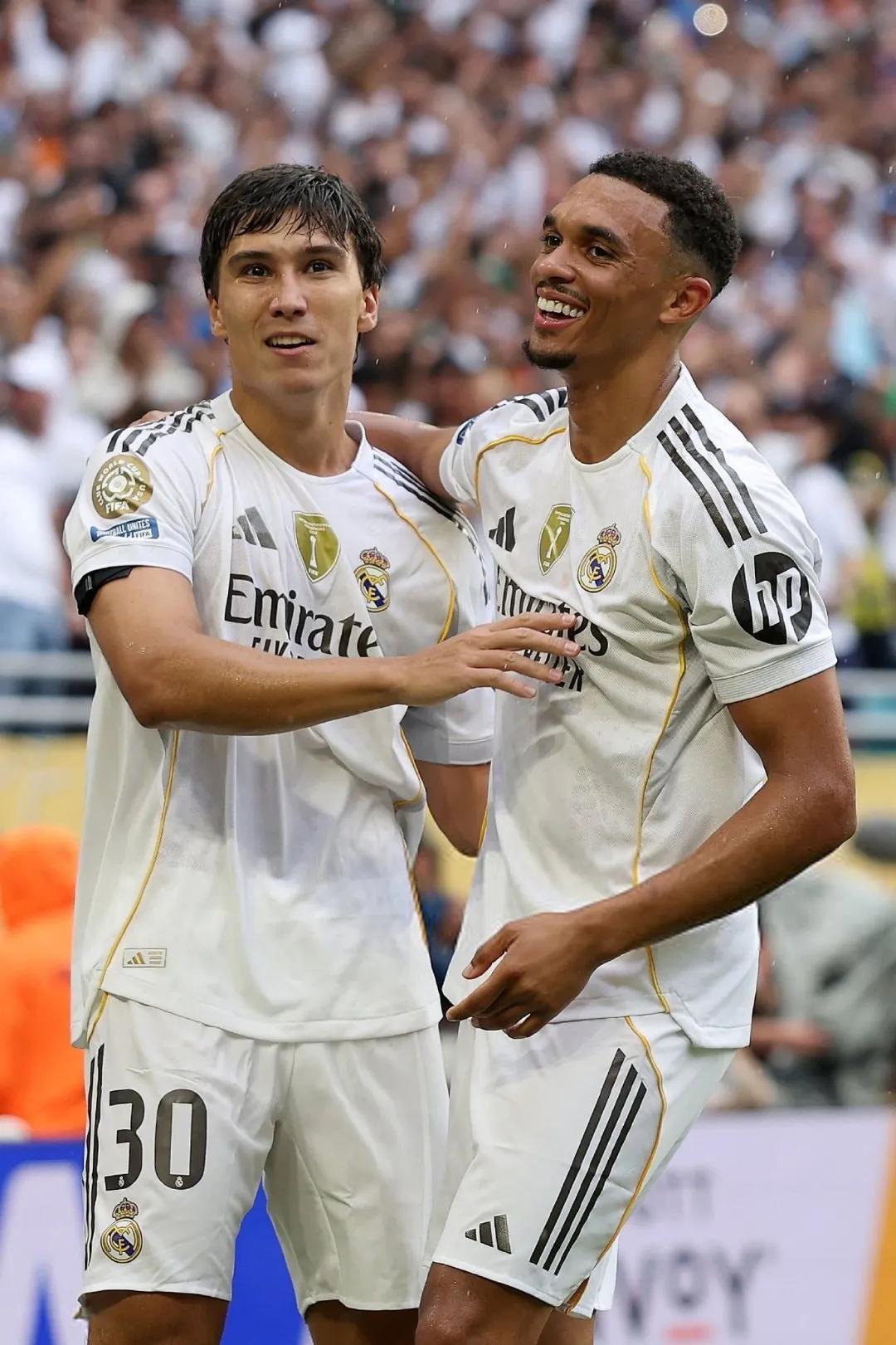 意大利杯清晨走向成谜，多特蒙德绝杀压哨，管理层满意，阵容厚度经受考验(多特蒙德官网)