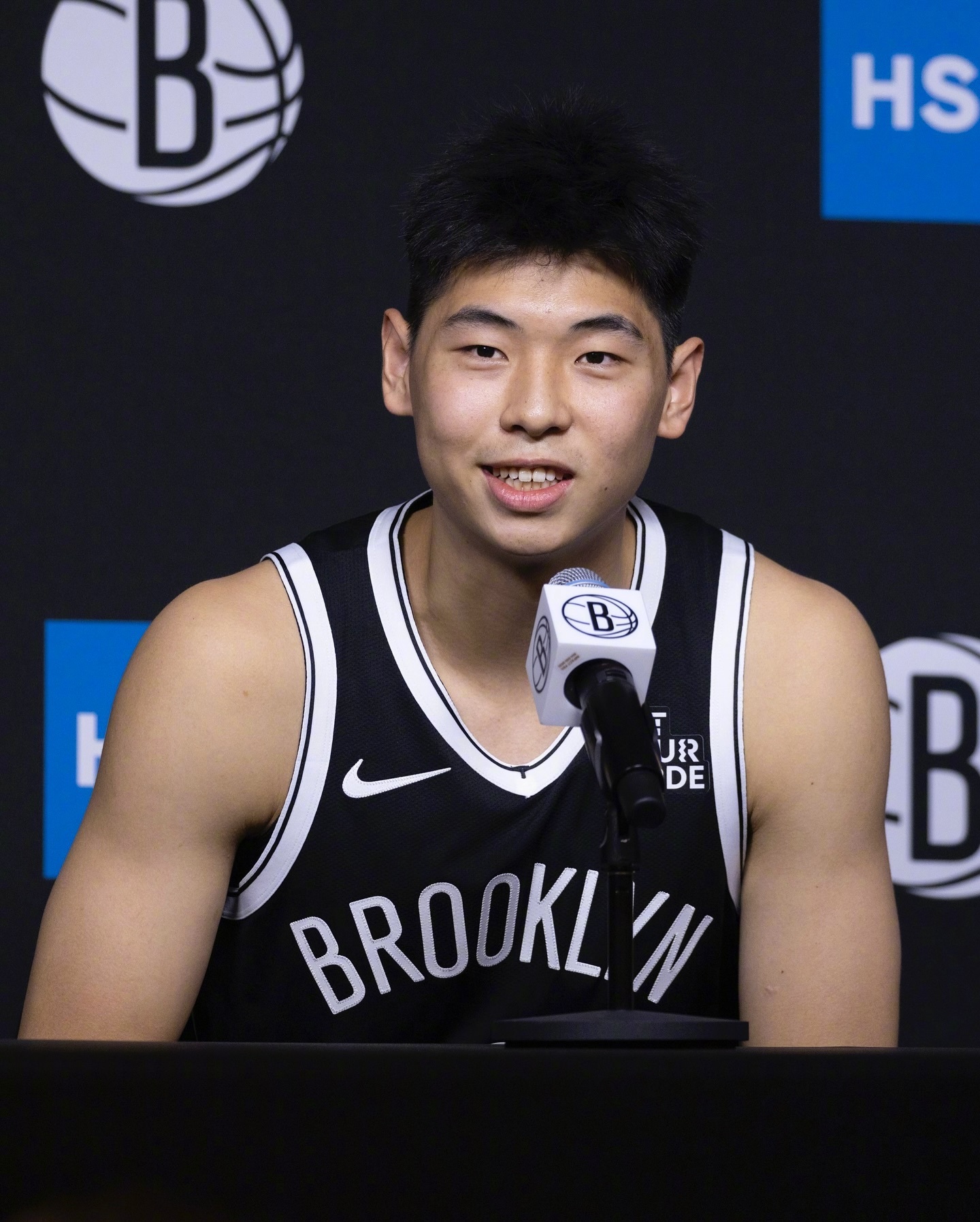 关于布鲁克林篮网训练开放日，关键时刻调整名单引欢呼，法国杯在即，资深球员宣示担当的信息