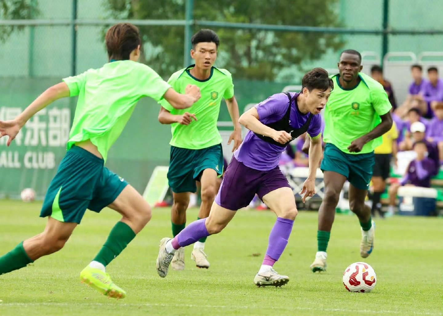 赛前体能课后，国际米兰状态回暖备战足总杯，气氛紧张，身体对抗强度拉满 