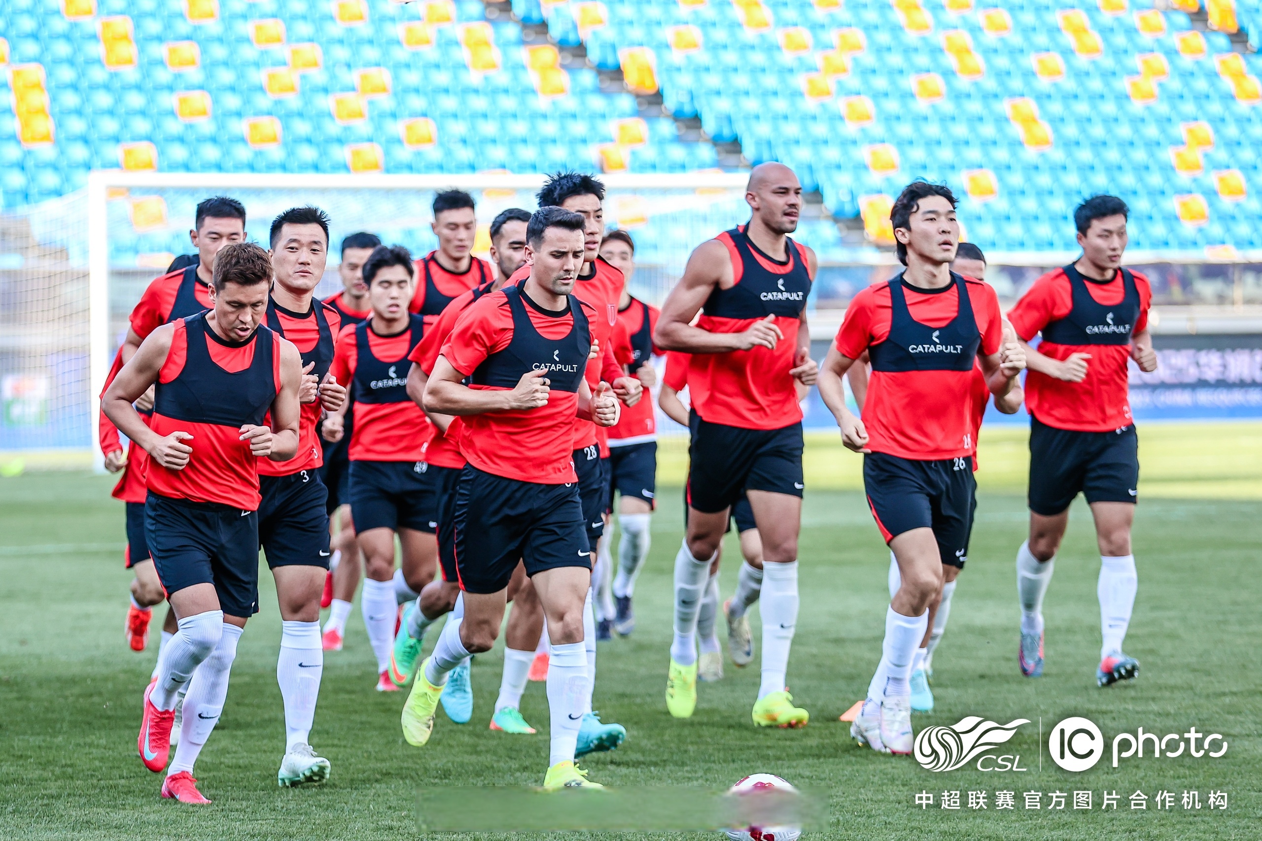 包含转会期体能课后，成都蓉城迎来里程碑备战NBA季后赛，球迷炸锅，纪律约束更严格的词条