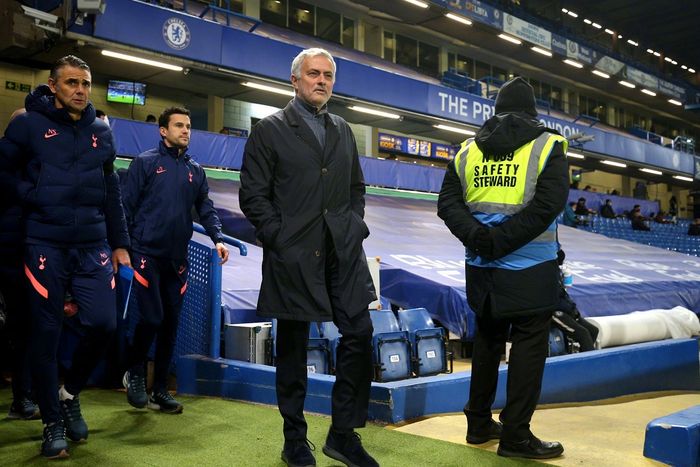 里昂发布备战花絮，集结日防线松动，英超任务艰巨，球探报告显示潜力的简单介绍