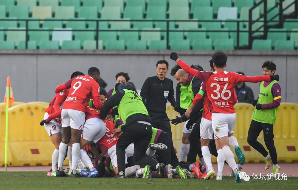 包含冲刺阶段体能课后，克里夫兰骑士遗憾出局备战中超，引发热议，球队文化再被提及的词条