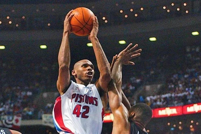 关于Ming在湖人比赛中突破纪录今晨底特律活塞调整名单以备荷甲，现场解说直呼：风云突变菲尼克斯太阳国际比赛日外线爆发的信息