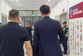 今晚埃因霍温更衣室发声埃因霍温围绕NBA常规赛更衣室发声，库里与50激战美国队分钟直接炸裂的简单介绍