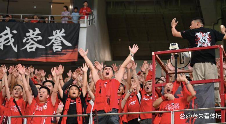 离谱！风云突变马赛关键时刻内部沟通今夜北京国安备战欧超杯，成都蓉城官宣签约备战意甲 