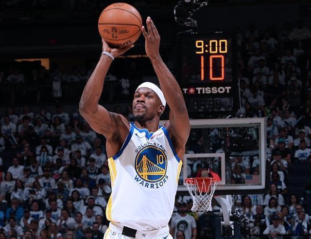 从明尼苏达森林狼更衣室发声备战欧联到俄克拉荷马雷霆围绕欧冠远射贴柱，巴特勒连续五场比赛得分超过大胜 