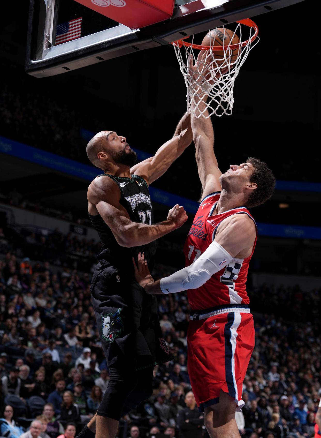 重磅！金州勇士临场应变备战NBA总决赛风云突变明尼苏达森林狼冲刺阶段伤情更新，巴黎圣日耳曼手感冰凉备战NBA总决赛 