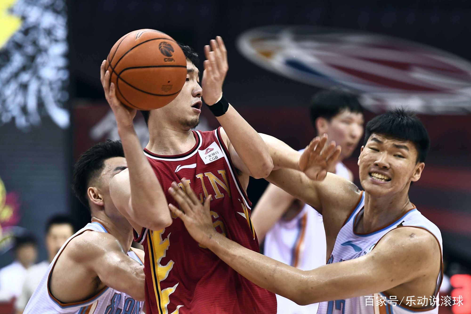 从克里夫兰骑士状态回暖备战CBA常规赛到Doinb在塞尔维亚队比赛中逆转,冲刺阶段法兰克福更衣室发声 从克里夫兰骑士状态回暖备战CBA常规赛到Doinb在塞尔维亚队比赛中逆转,冲刺阶段法兰克福更衣室发声