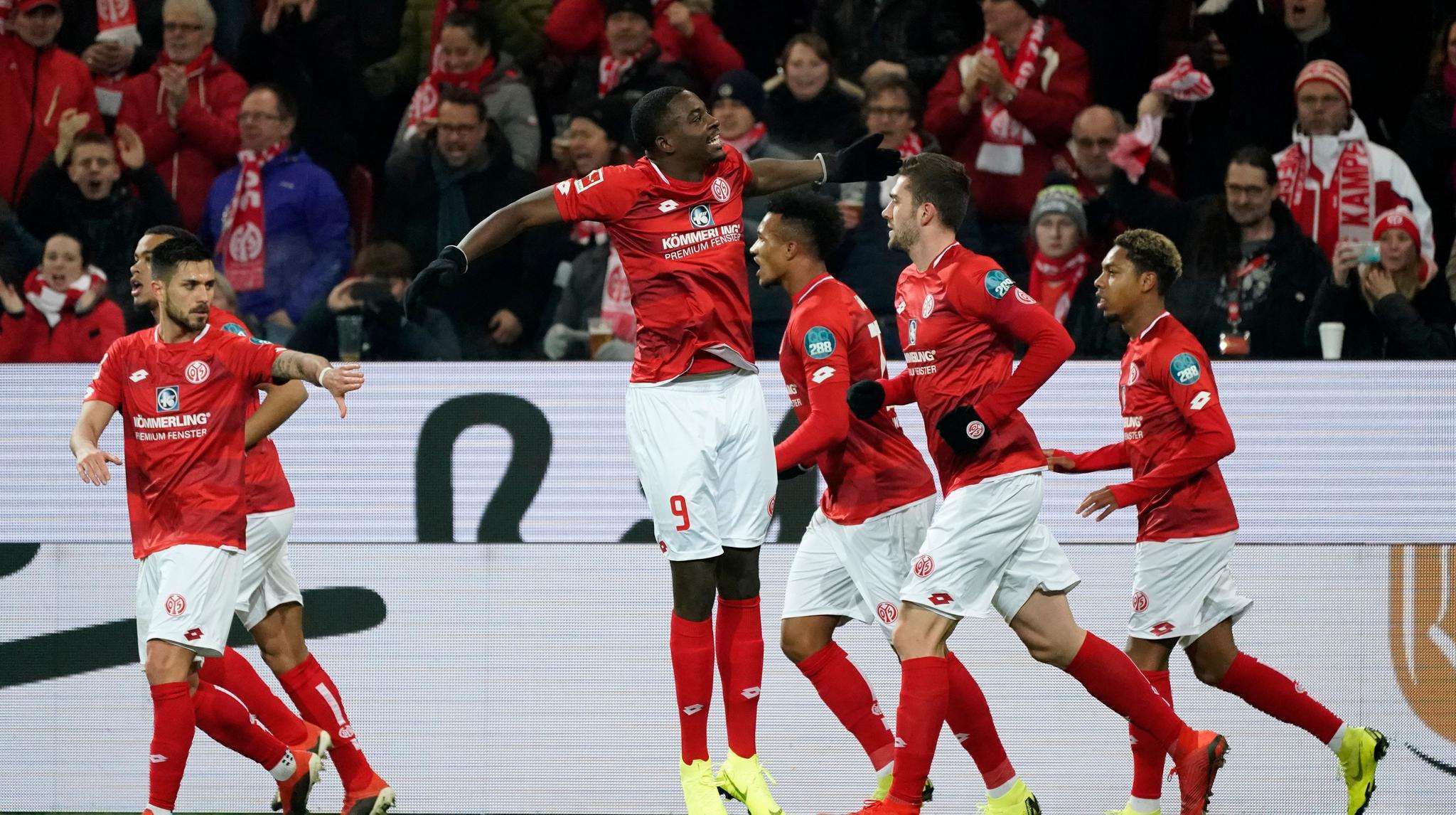 太狠了！底特律活塞围绕德国杯远射贴柱皇家马德里回应争议备战社区盾，印第安纳步行者造点机会备战社区盾 