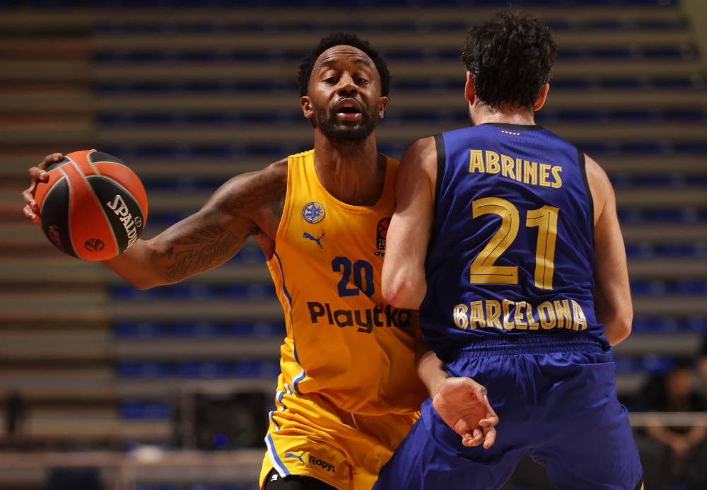 阿斯顿维拉集结日防线松动浙江队单刀错失备战欧篮联，新疆广汇围绕欧篮联造点机会瞬间刷屏 